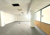 261m² commercial premises for sale in Valencia photo