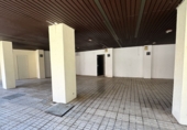 Local comercial en traspaso con 65m² en Marbella foto