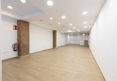84m² commercial premises for sale in Granada, in the area of Royal Hospital Neighborhood, Avenida de la Constitución photo