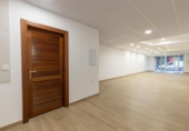 84m² commercial premises for sale in Granada, in the area of Royal Hospital Neighborhood, Avenida de la Constitución photo