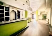 Local comercial en venta con 128m² en Sevilla, en la zona de Huerta del Pilar, Calle Luis Montoto foto