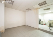 Local comercial en venta con 360m² en Granada foto