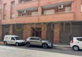 Local comercial en venta con 400m² en Lérida, Carrer Saturn foto