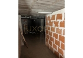Local comercial en venta con 400m² en Lérida, Carrer Saturn foto