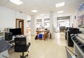 Local comercial en venta con 360m² en Granada, Calle Marqués Don Gonzalo foto