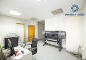 Local comercial en venta con 360m² en Granada, Calle Virgen Blanca foto