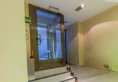 Local comercial en venta en Madrid, en la zona de Recoletos foto