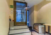 Local comercial en venta en Madrid, en la zona de Recoletos foto