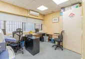 Local comercial en venta en Madrid, en la zona de Recoletos foto