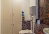 Local comercial en venta en Madrid, en la zona de Recoletos foto