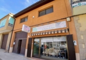 Local comercial Industrial en venta con 460m² en Valdeltormo, Calle José Antonio Primo de Rivera foto