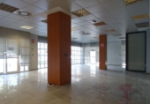 Local comercial en venta con 269m² en Sevilla, en la zona de Doctor Barraquer-Grupo Renfe-Policlínico, Calle Adelantado foto
