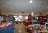 130m² commercial premises for sale in Orihuela, Avenida de Teodomiro photo