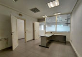 280m² commercial premises for sale in Vitoria-Gasteiz, in the area of Aranbizkarra, Calle Palencia photo