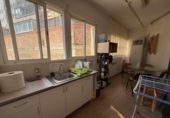 300m² commercial premises for sale in Tarrasa, photo