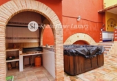 586m² building for sale in Játiva photo