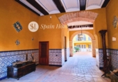 586m² building for sale in Játiva photo
