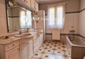 586m² building for sale in Játiva photo