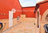 586m² building for sale in Játiva photo