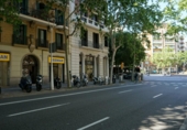177m² commercial premises for rent in Barcelona, in the area of La Vila de Gràcia, Córsega photo