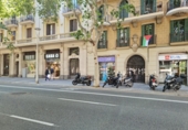 177m² commercial premises for rent in Barcelona, in the area of La Vila de Gràcia, Córsega photo