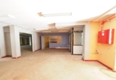 Local comercial en venta con 417m² en Rubí, Carrer de Milà i Fontanals foto