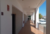 Local comercial en venta con 100m² en San Roque, en la zona de Sotogrande, Avenida de la Reserva foto