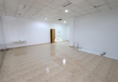 100m² commercial premises for sale in Torrevieja, Carretera de Circunvalación photo