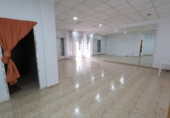 Local comercial en venta con 100m² en Torrevieja foto