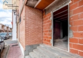 Local comercial en venta con 135m² en Tudela de Duero, Calle Enrique Granados foto