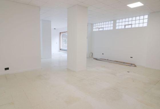 Commercial properties for rent in Vitoria-Gasteiz - 76 listings 2026